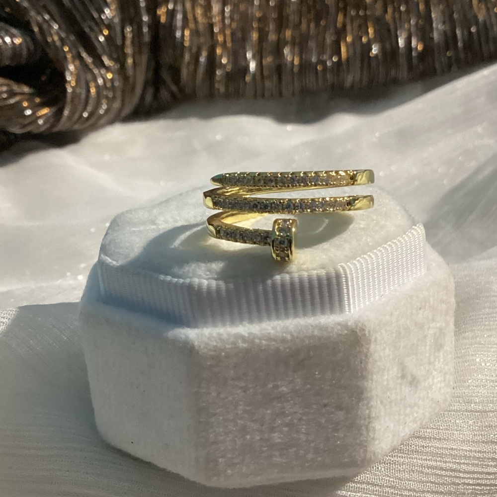 💋💄18k Gold Polymer Sparkling Zircon Swirl Nail Ring - Picture 7 of 17